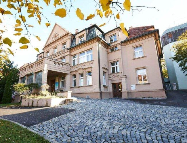 Best Clinics for Osteoarthritis Treatment related image