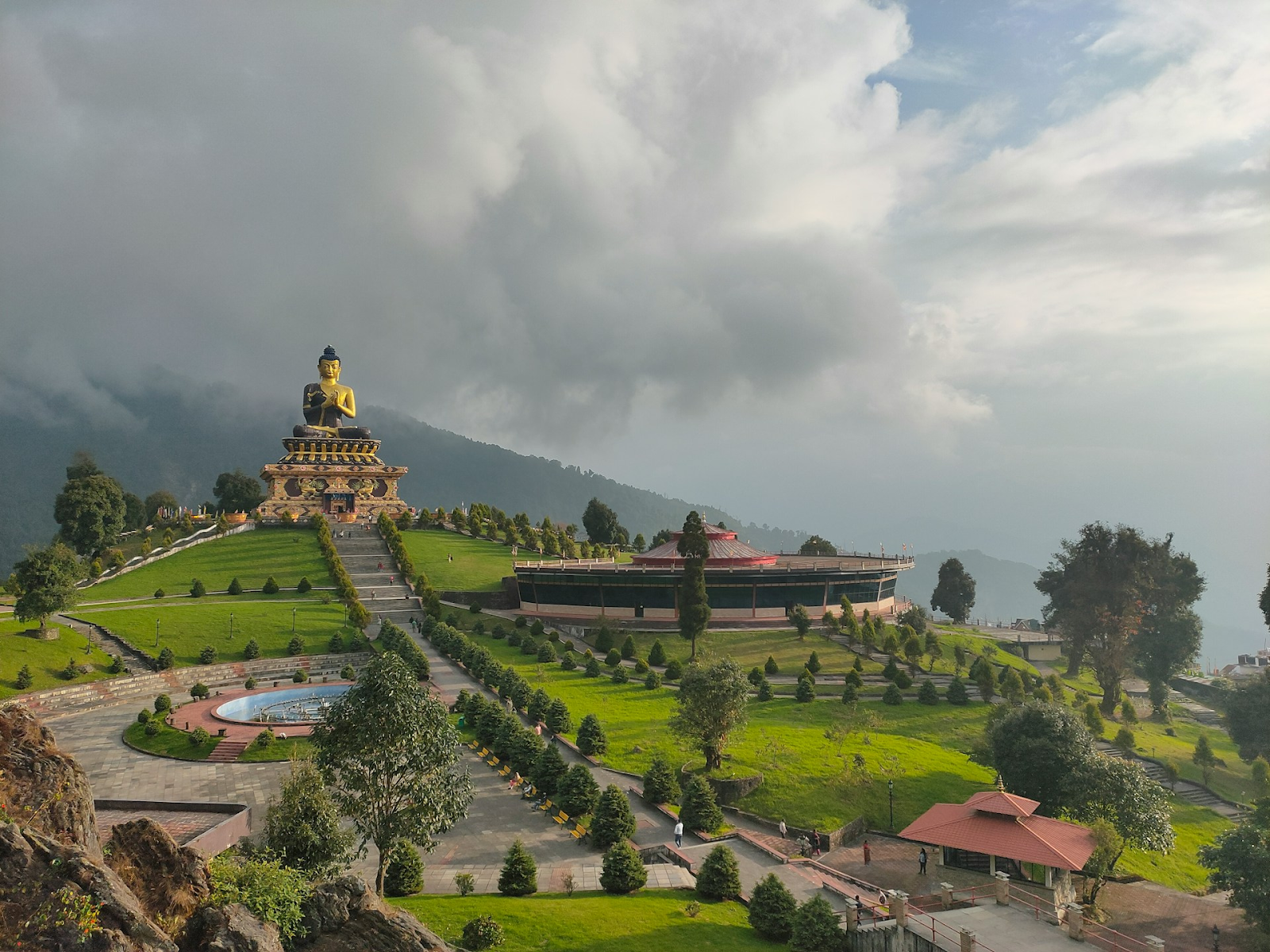 The Best Countries and Hospitals for Cancer Treatment related image